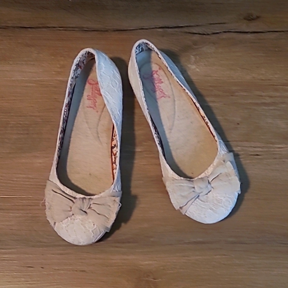 Lace shoes